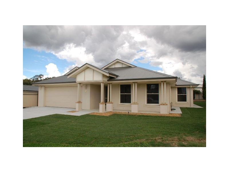 4 Huntingdale Close, Bathurst NSW 2795