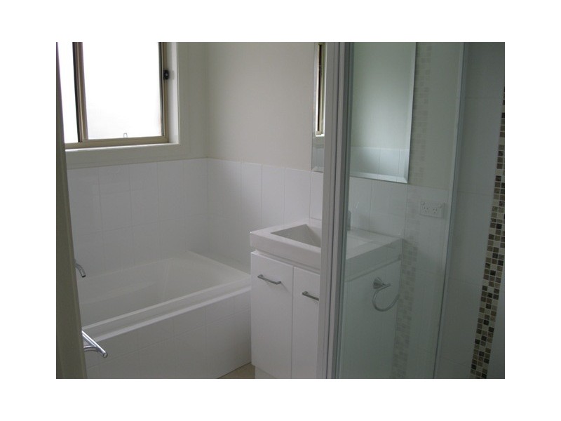 7d Dees close, Bathurst NSW 2795