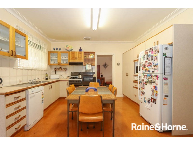 24 Casey Circuit, West Bathurst NSW 2795