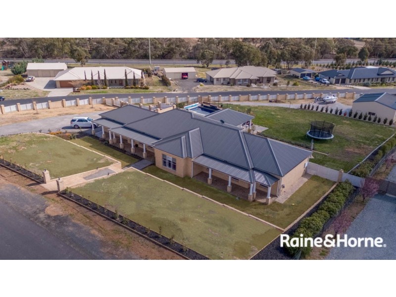 14 Robindale Court, Robin Hill NSW 2795