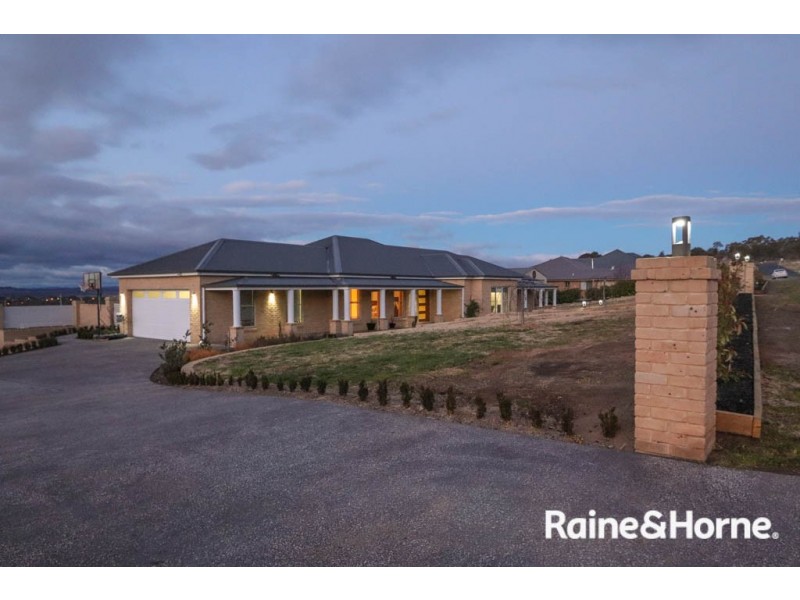 14 Robindale Court, Robin Hill NSW 2795