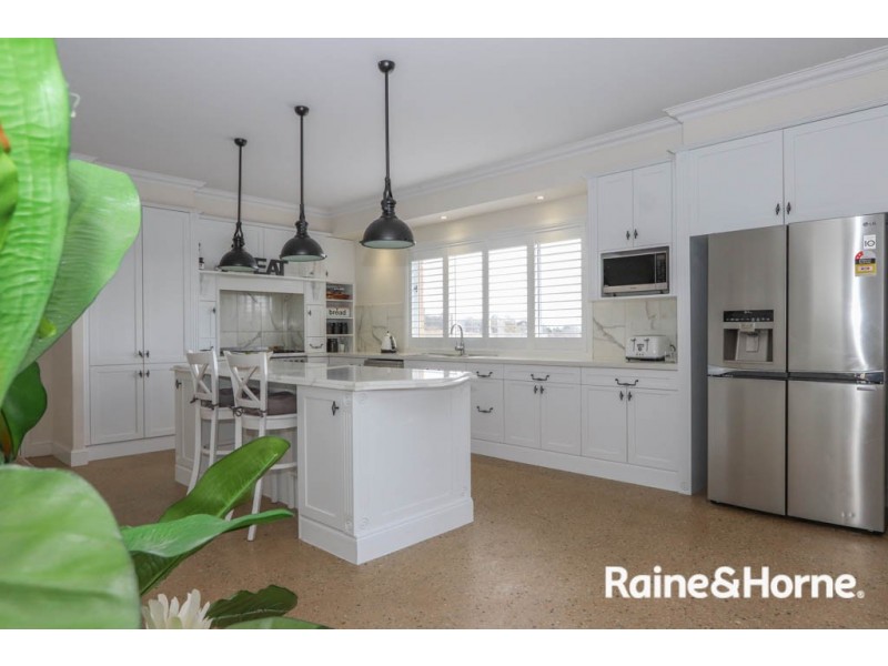 14 Robindale Court, Robin Hill NSW 2795