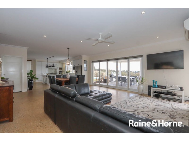 14 Robindale Court, Robin Hill NSW 2795