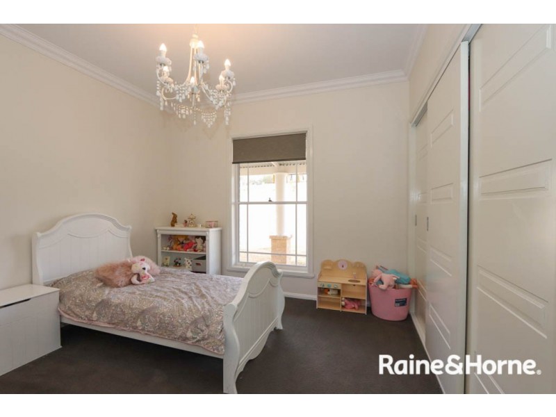 14 Robindale Court, Robin Hill NSW 2795