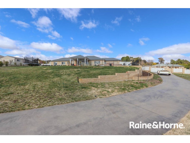14 Robindale Court, Robin Hill NSW 2795