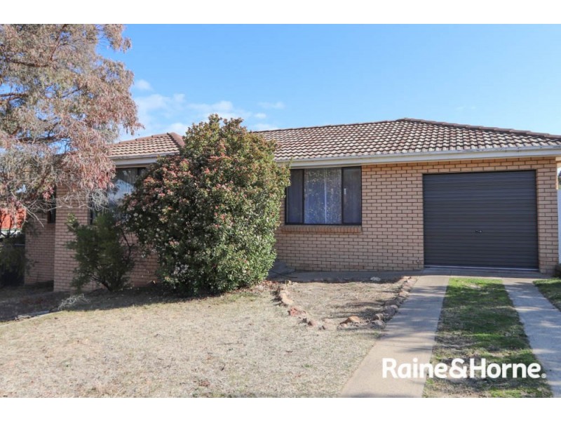 19 Cangoura Street, Bathurst NSW 2795