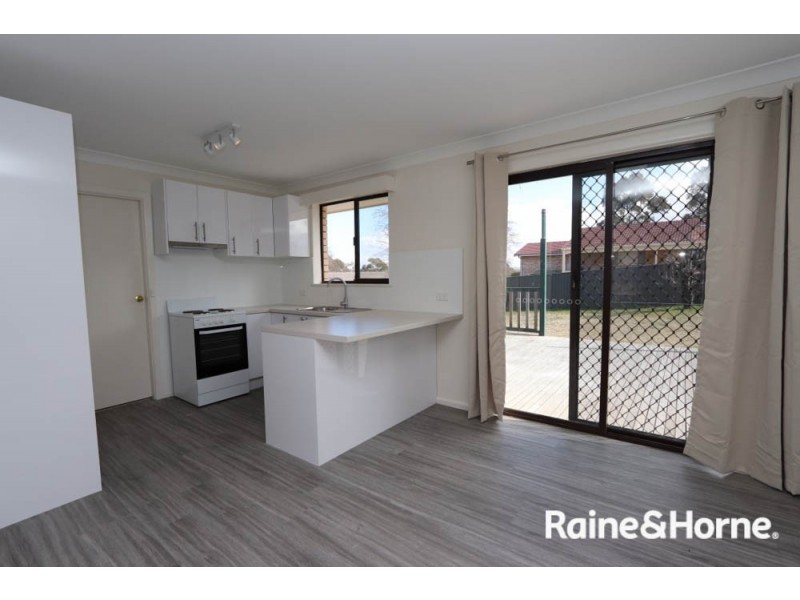 19 Cangoura Street, Bathurst NSW 2795