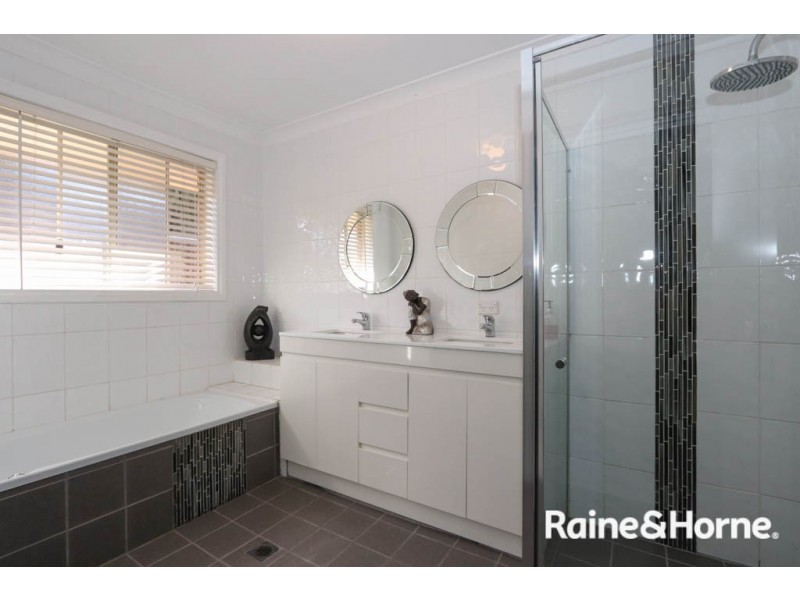 5 Sherman Place, Llanarth NSW 2795