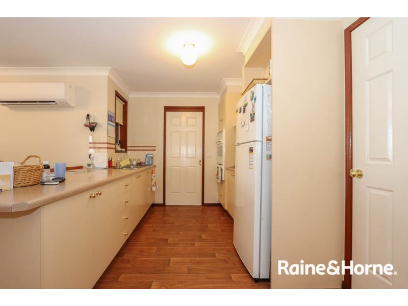 14 Barker Circuit, Kelso NSW 2795