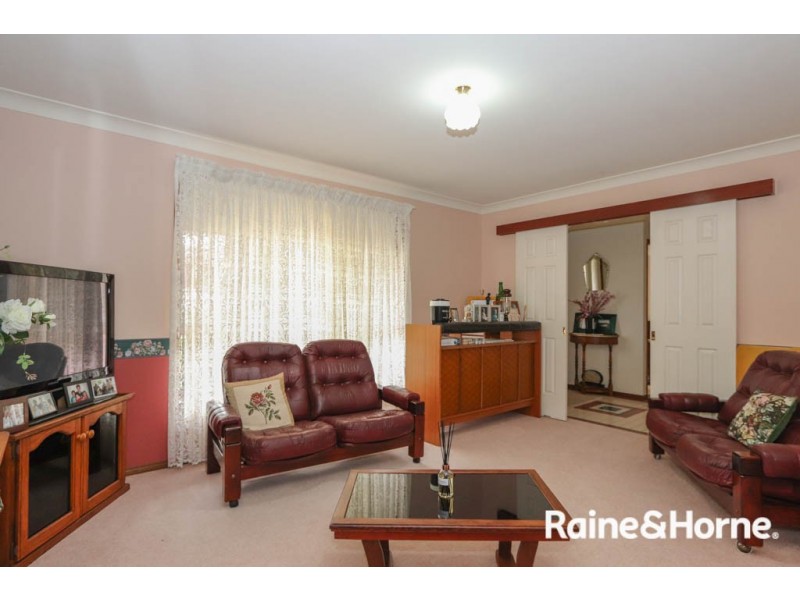 14 Barker Circuit, Kelso NSW 2795