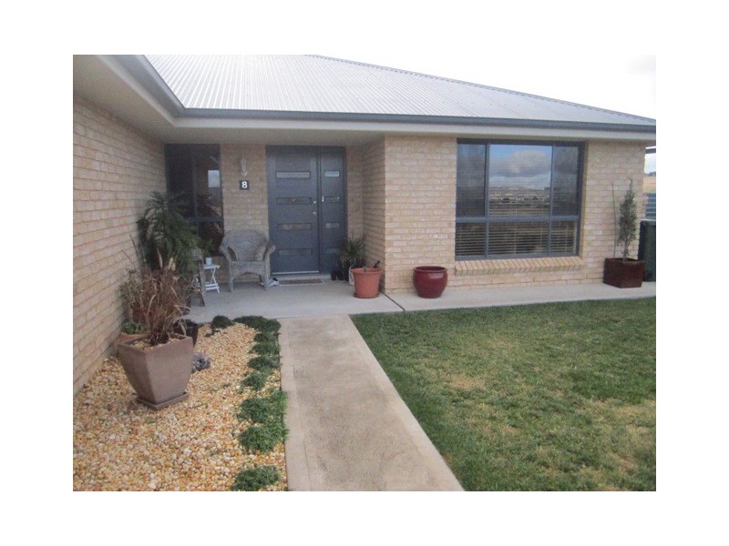 8 Marriott Ave, Kelso NSW 2795