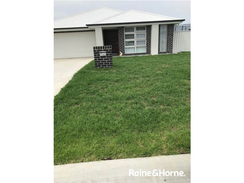 30 Lew Avenue, Eglinton NSW 2795