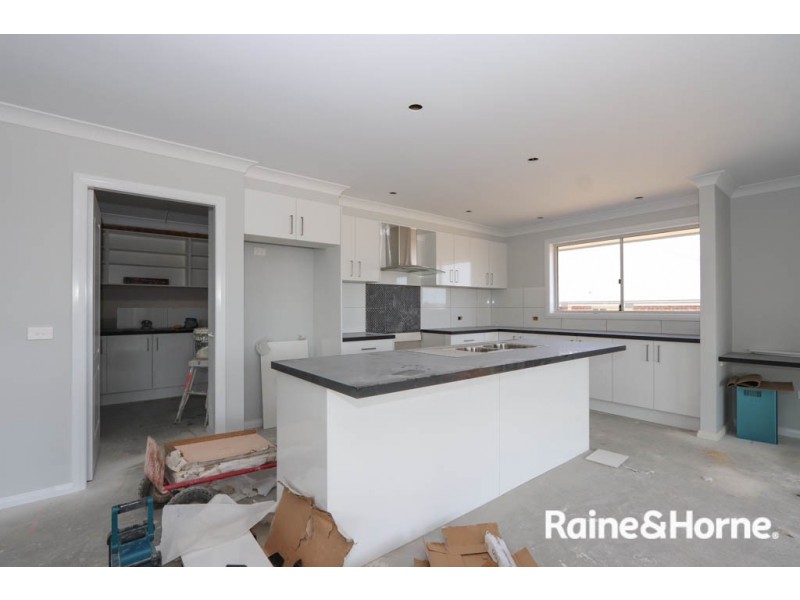 21 Mendel Drive, Kelso NSW 2795