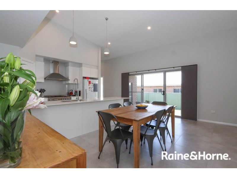 24 Governors Parade, Windradyne NSW 2795