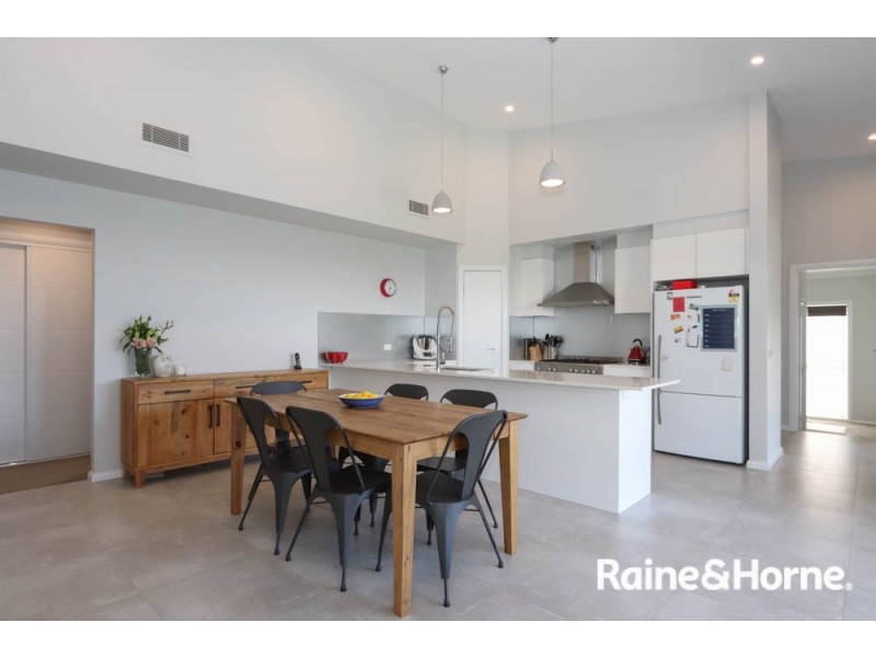 24 Governors Parade, Windradyne NSW 2795