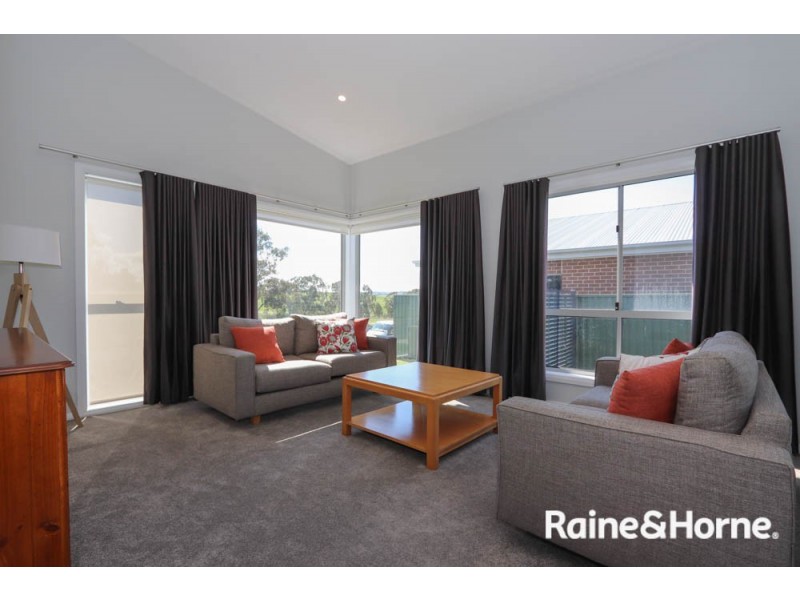 24 Governors Parade, Windradyne NSW 2795