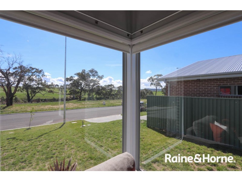 24 Governors Parade, Windradyne NSW 2795