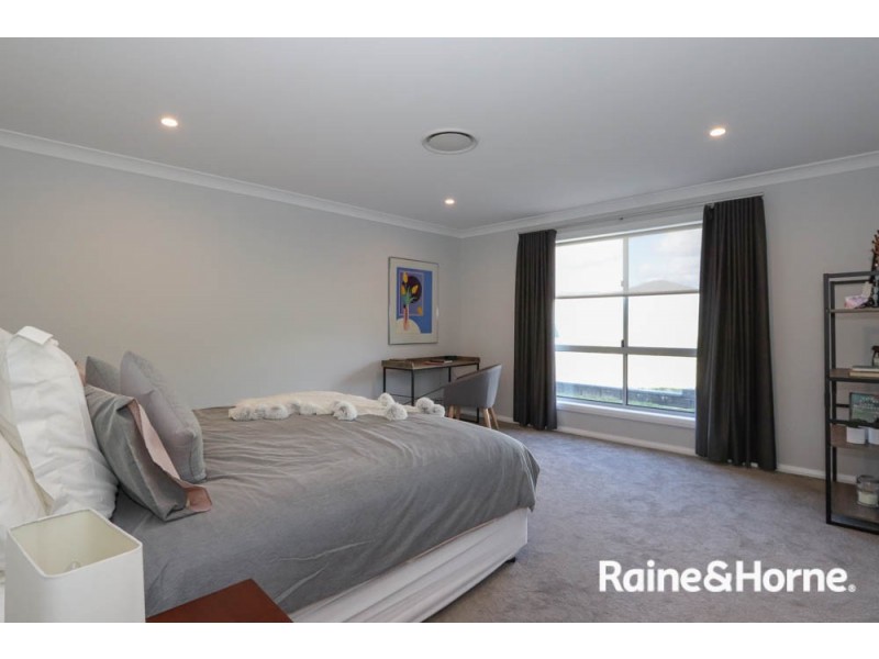 24 Governors Parade, Windradyne NSW 2795