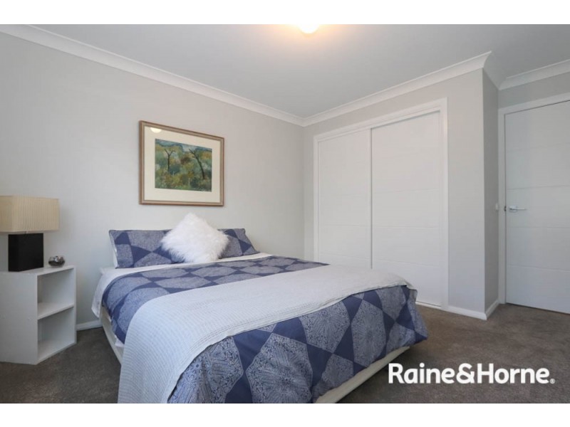 24 Governors Parade, Windradyne NSW 2795