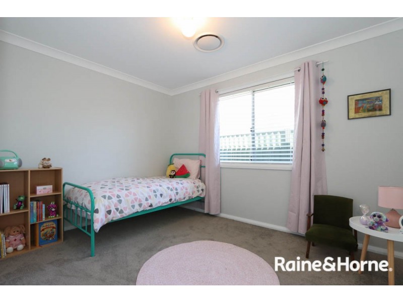 24 Governors Parade, Windradyne NSW 2795