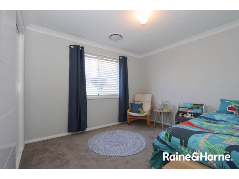 24 Governors Parade, Windradyne NSW 2795