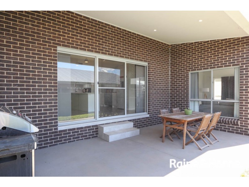 24 Governors Parade, Windradyne NSW 2795