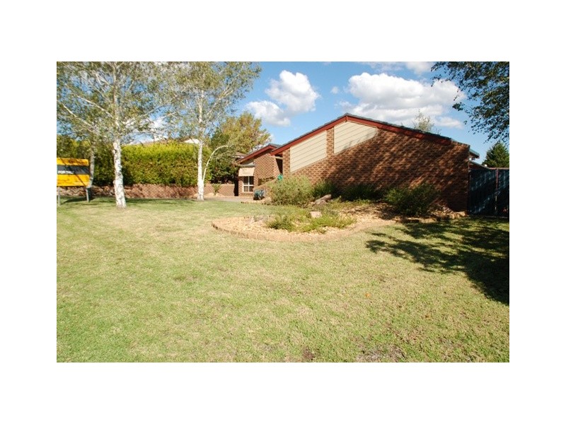 3 Crawford Cr, Bathurst NSW 2795
