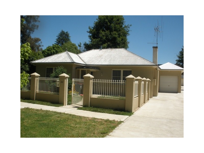 39 Seymour, Bathurst NSW 2795