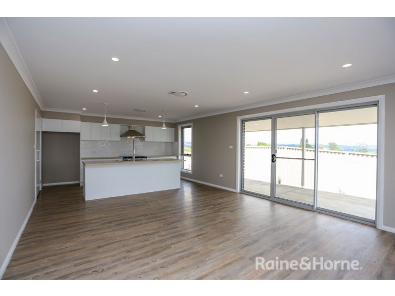 7B Ignatius Pl, Kelso NSW 2795
