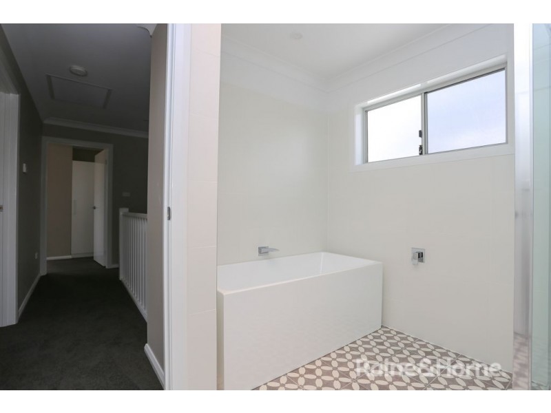 7B Ignatius Pl, Kelso NSW 2795