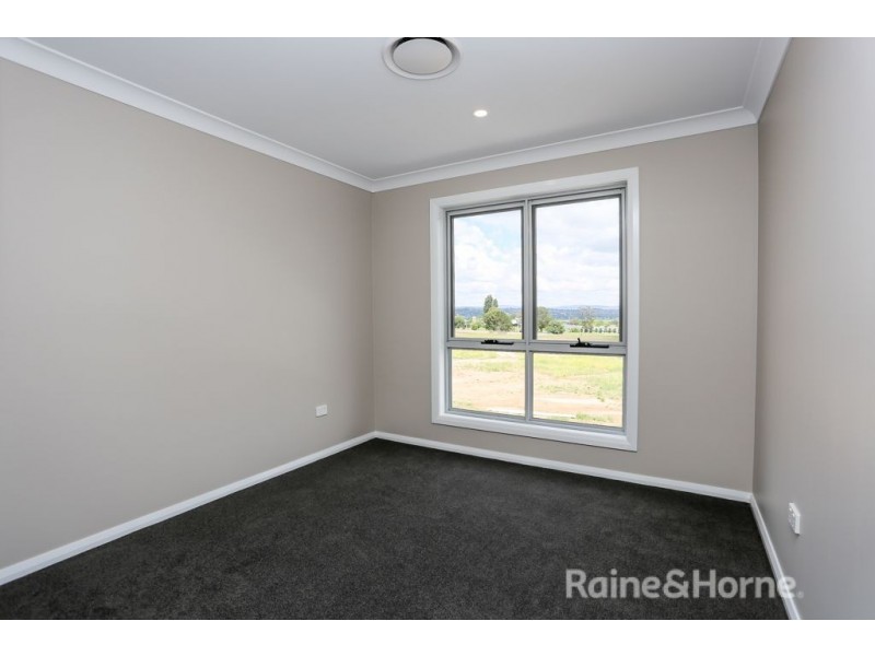 7B Ignatius Pl, Kelso NSW 2795