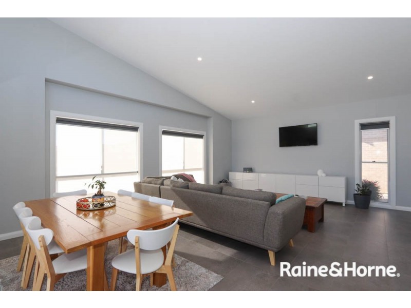 5 O’Farrell Place, Kelso NSW 2795