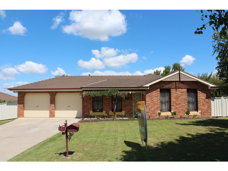 6 Westbourne Drive, Bathurst NSW 2795