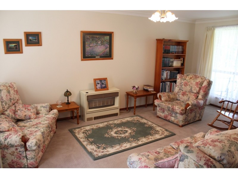 6 Westbourne Drive, Bathurst NSW 2795