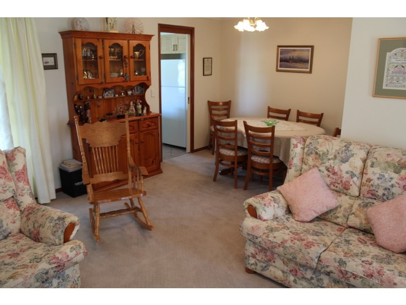 6 Westbourne Drive, Bathurst NSW 2795