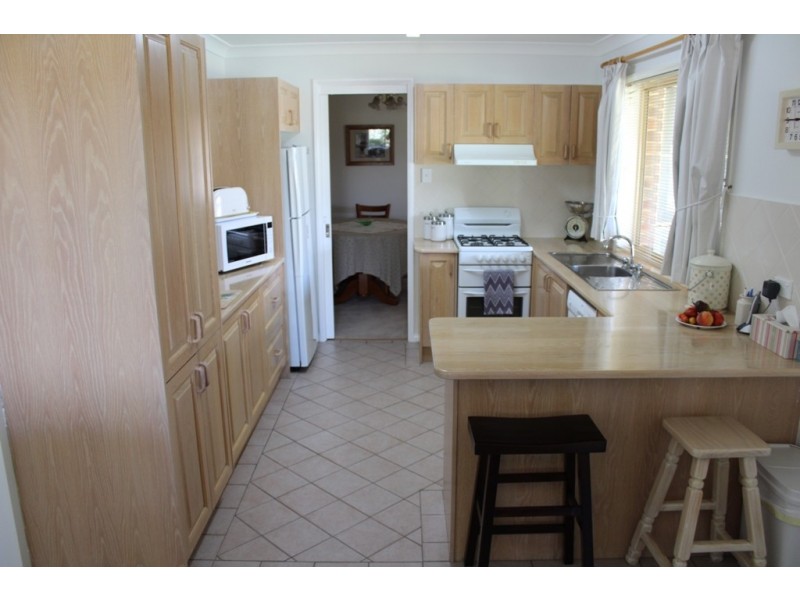 6 Westbourne Drive, Bathurst NSW 2795