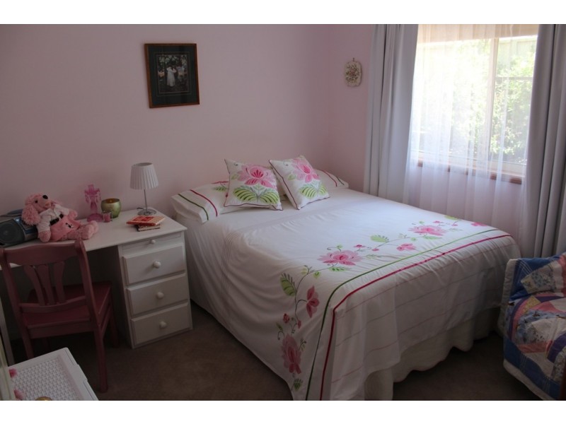 6 Westbourne Drive, Bathurst NSW 2795