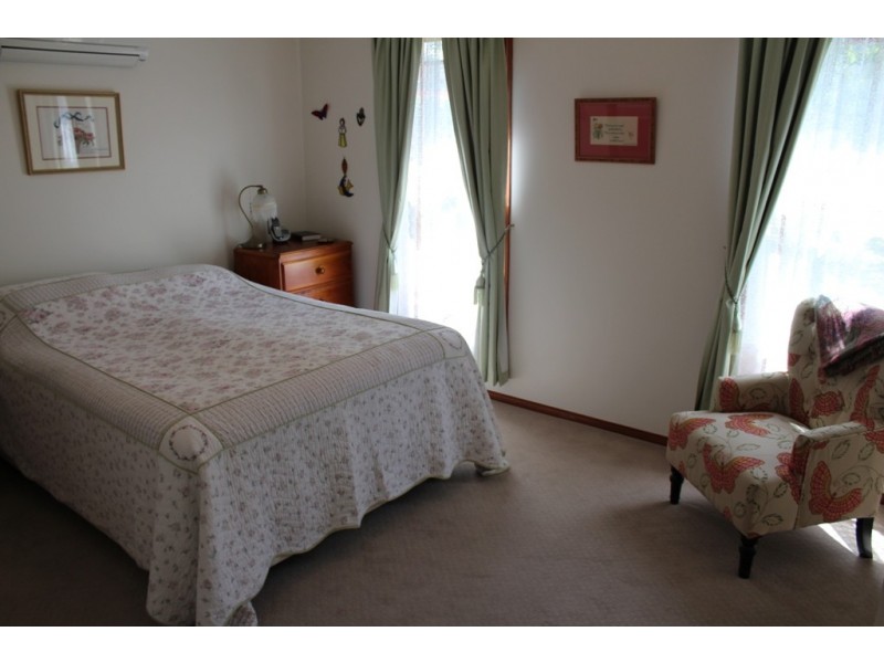 6 Westbourne Drive, Bathurst NSW 2795