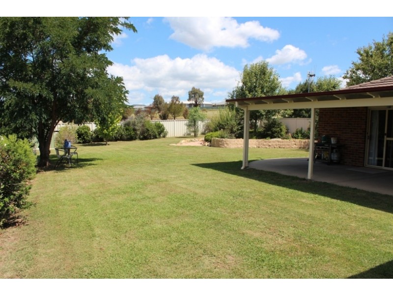 6 Westbourne Drive, Bathurst NSW 2795