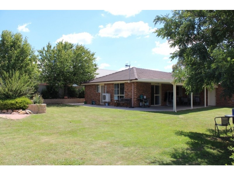 6 Westbourne Drive, Bathurst NSW 2795