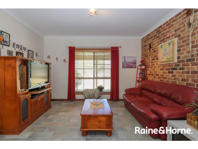 109 James White Drive, Fosters Valley NSW 2795