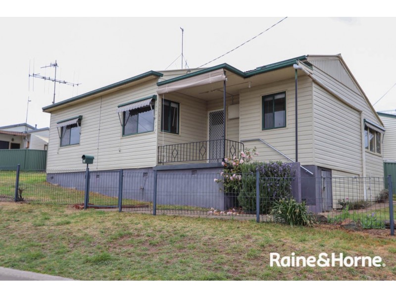 19 Owen Way, Bathurst NSW 2795