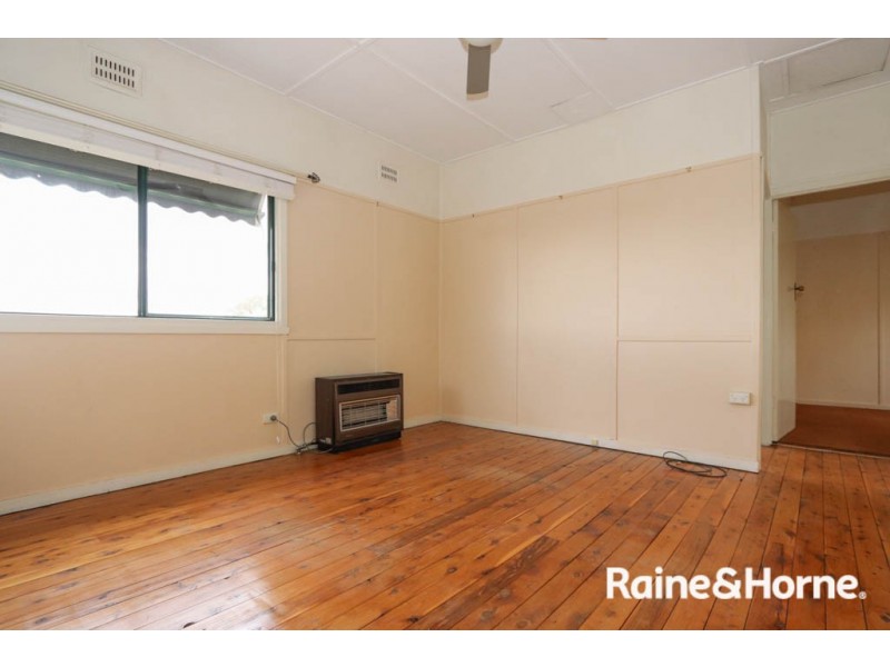 19 Owen Way, Bathurst NSW 2795