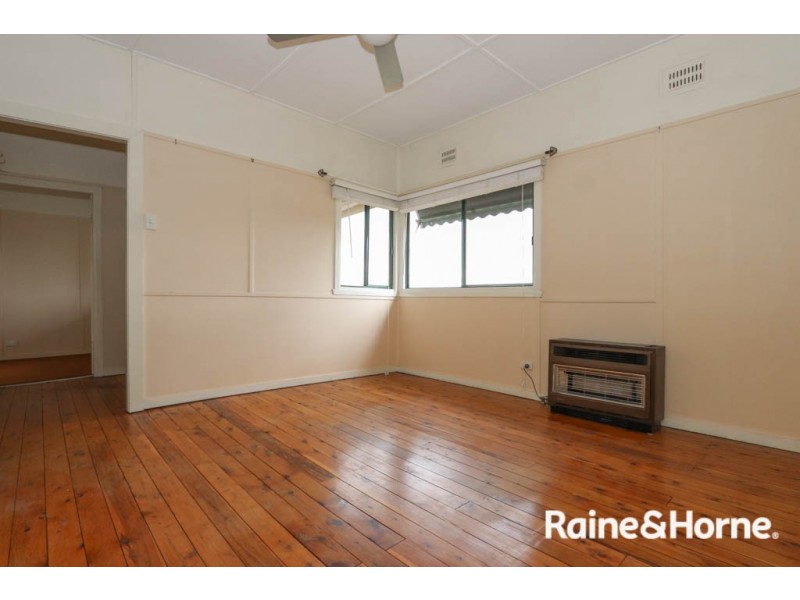 19 Owen Way, Bathurst NSW 2795