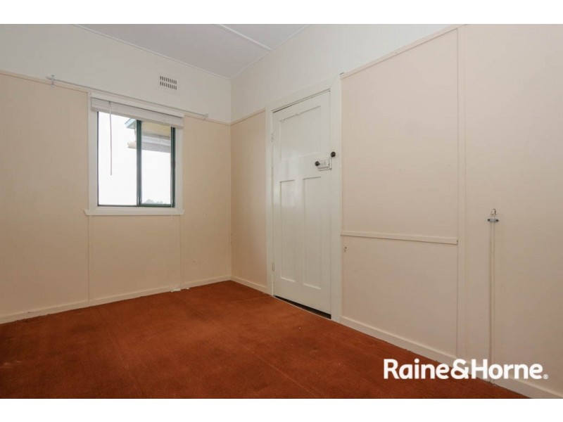 19 Owen Way, Bathurst NSW 2795