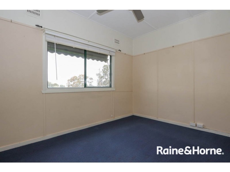 19 Owen Way, Bathurst NSW 2795