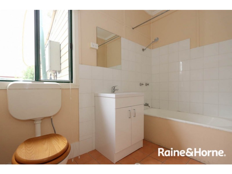 19 Owen Way, Bathurst NSW 2795