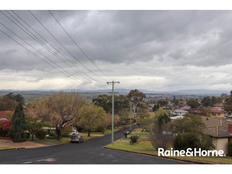 19 Owen Way, Bathurst NSW 2795