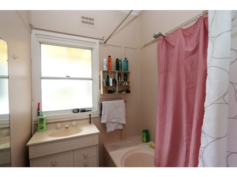 2 Coral Way, Bathurst NSW 2795