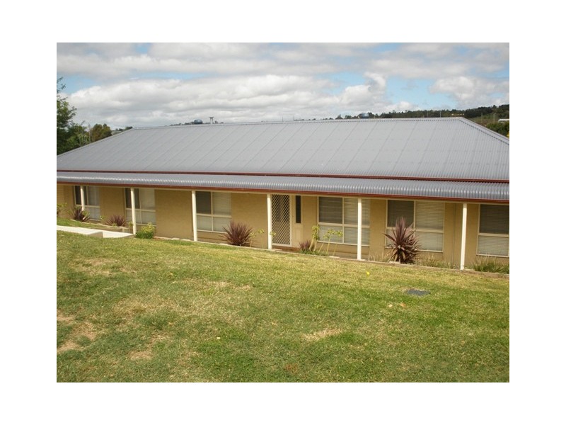 61 Lavelle St, Bathurst NSW 2795